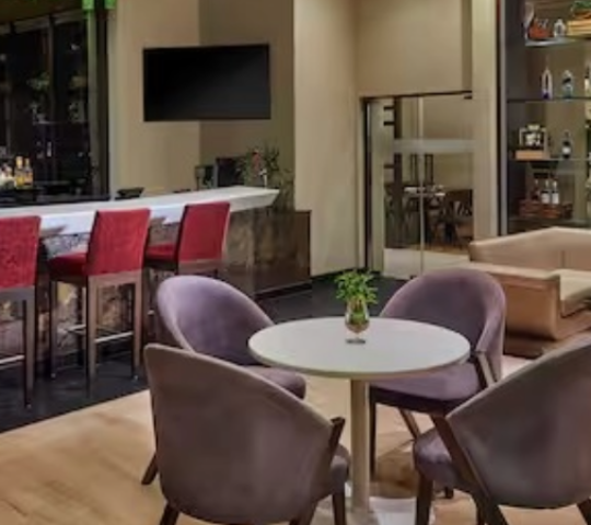 Pose – DoubleTree by Hilton